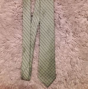 Geoffrey Beene Other - Geoffrey Beene 100% Silk Men's Green 61 Inch Tie Geoffrey Beene Other - Geoffrey Beene 100% Silk Men's Green 61 Inch Tie
